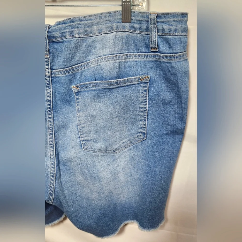 Massini Blue Jean Shorts Relaxed Fit Distressed-Size 20W