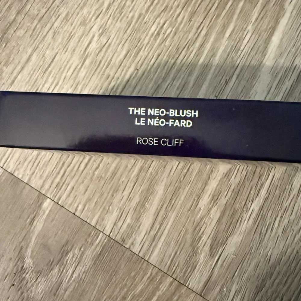 Kevyn Aucoin richly pigmented