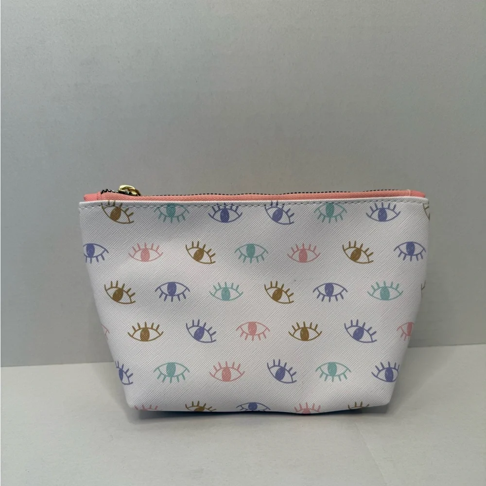 N/A white pouch