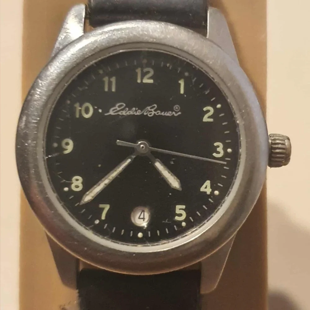 🦋10/$20🦋Eddie Bauer SM Classic #3613 Silver/Black Leather Women's Watch w/Date