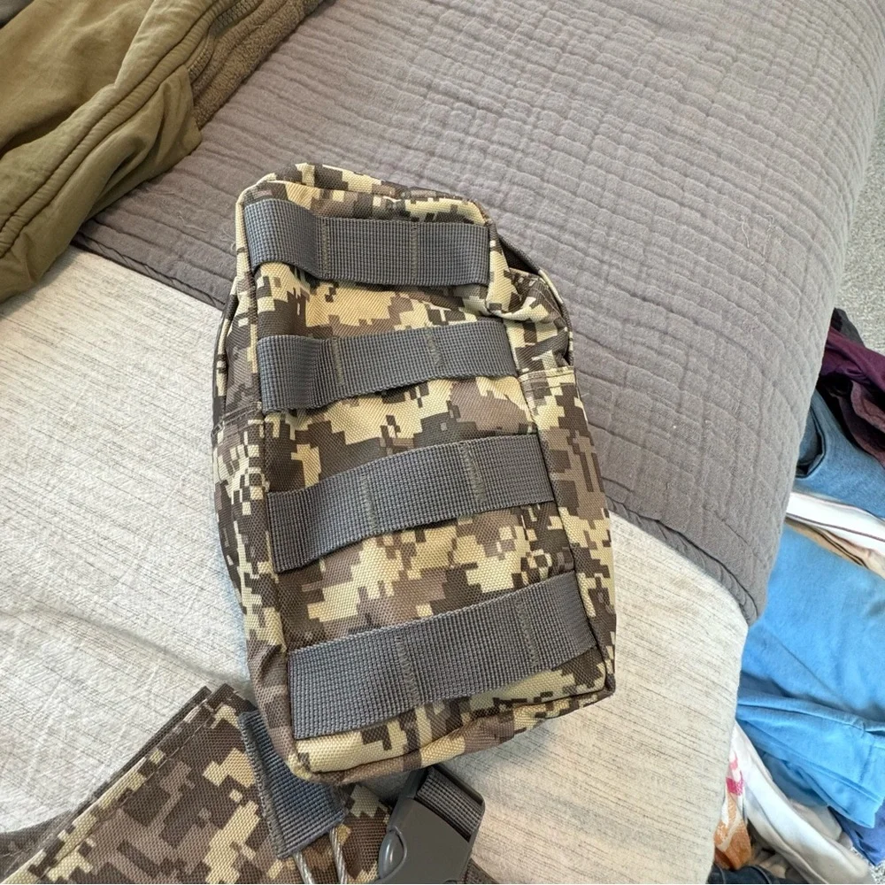 Digital Camouflage Tactical Vest Men’s Medium Adjustable Outdoor Utility Gear