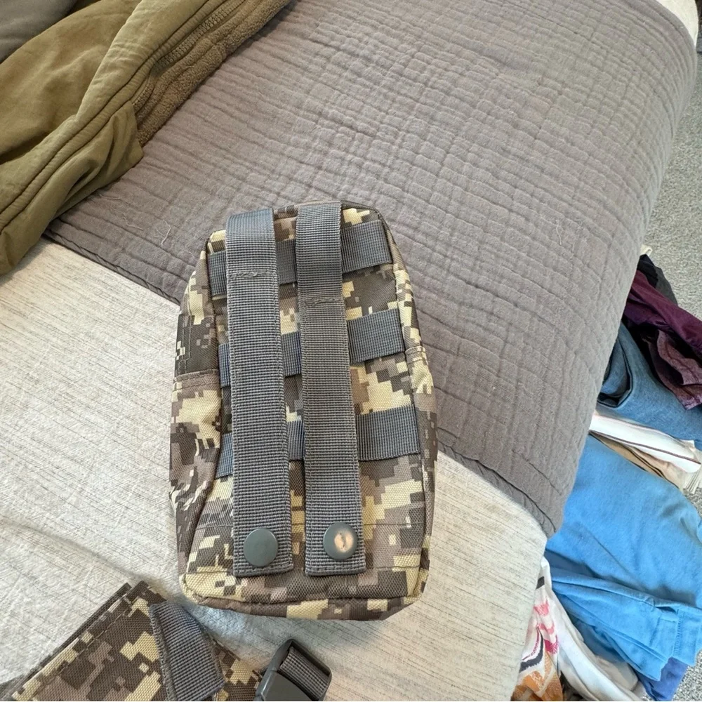 Digital Camouflage Tactical Vest Men’s Medium Adjustable Outdoor Utility Gear