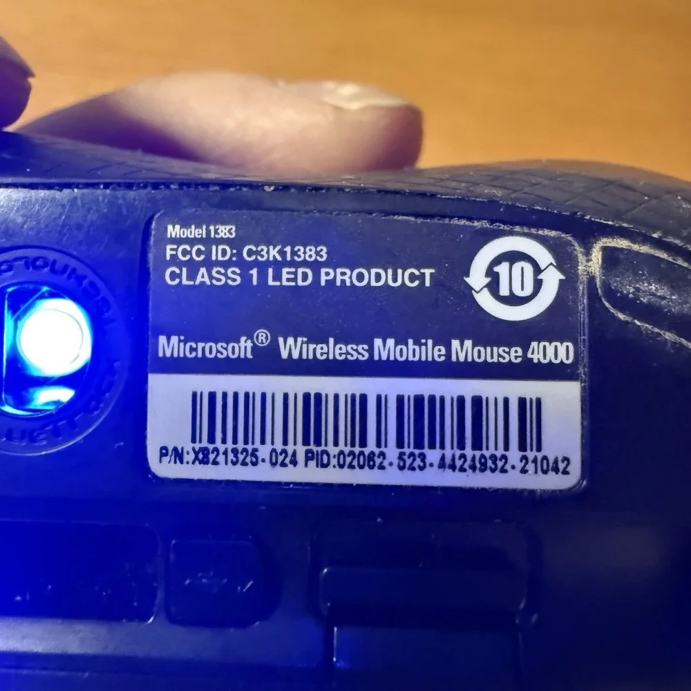 Microsoft Wireless Mobile Mouse 4000 Model 1383 USB 4-way Scroll Wheel NO DONGLE