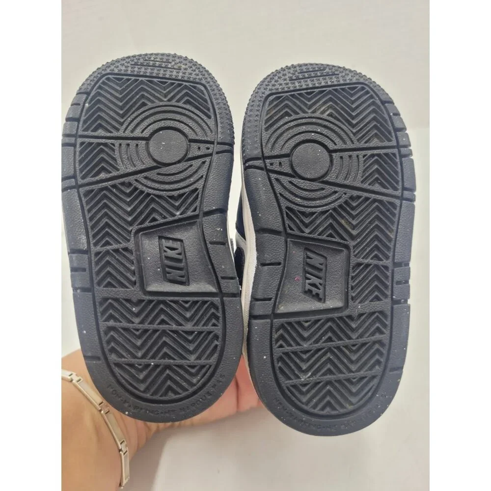 Nike toddler court