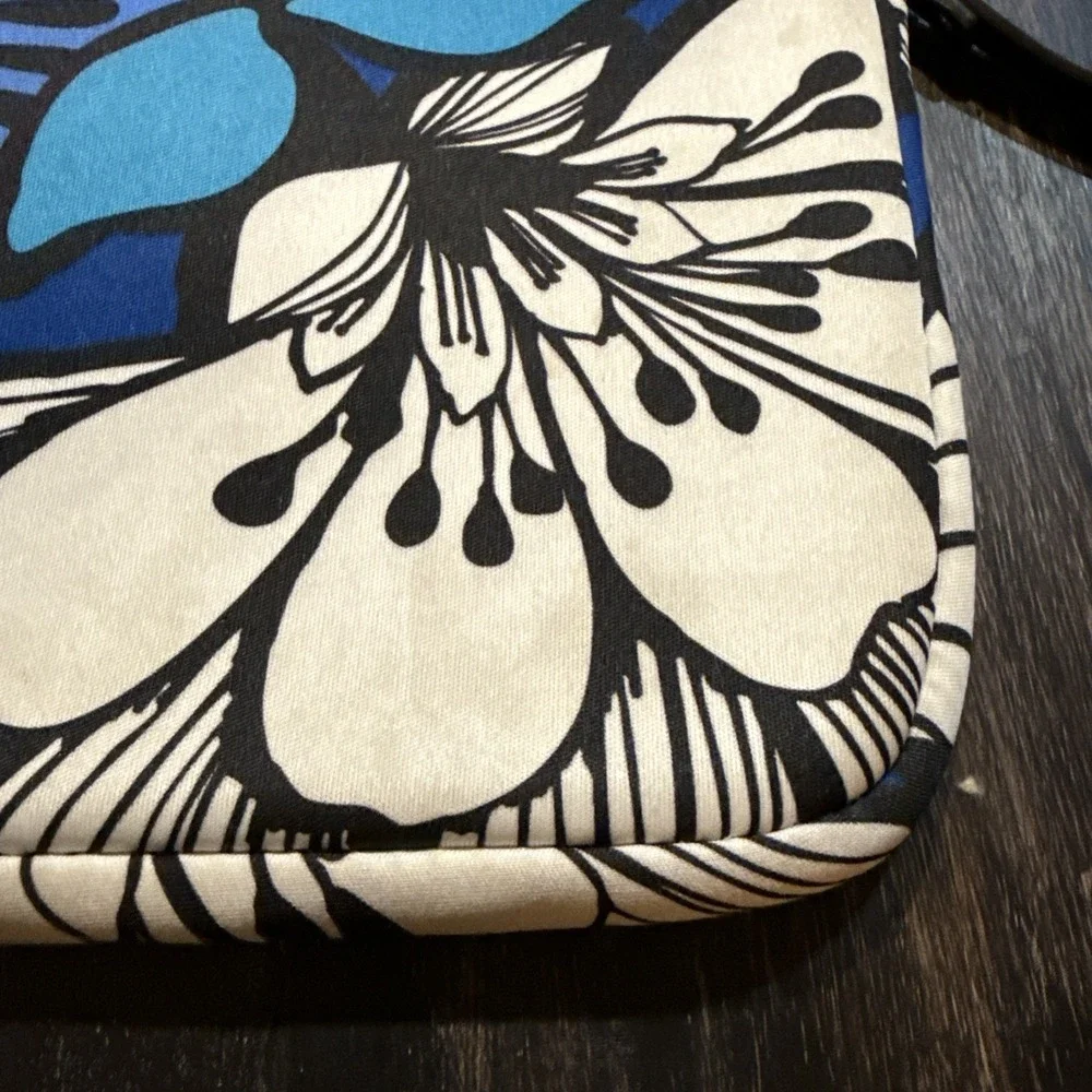 Vera Bradley go material