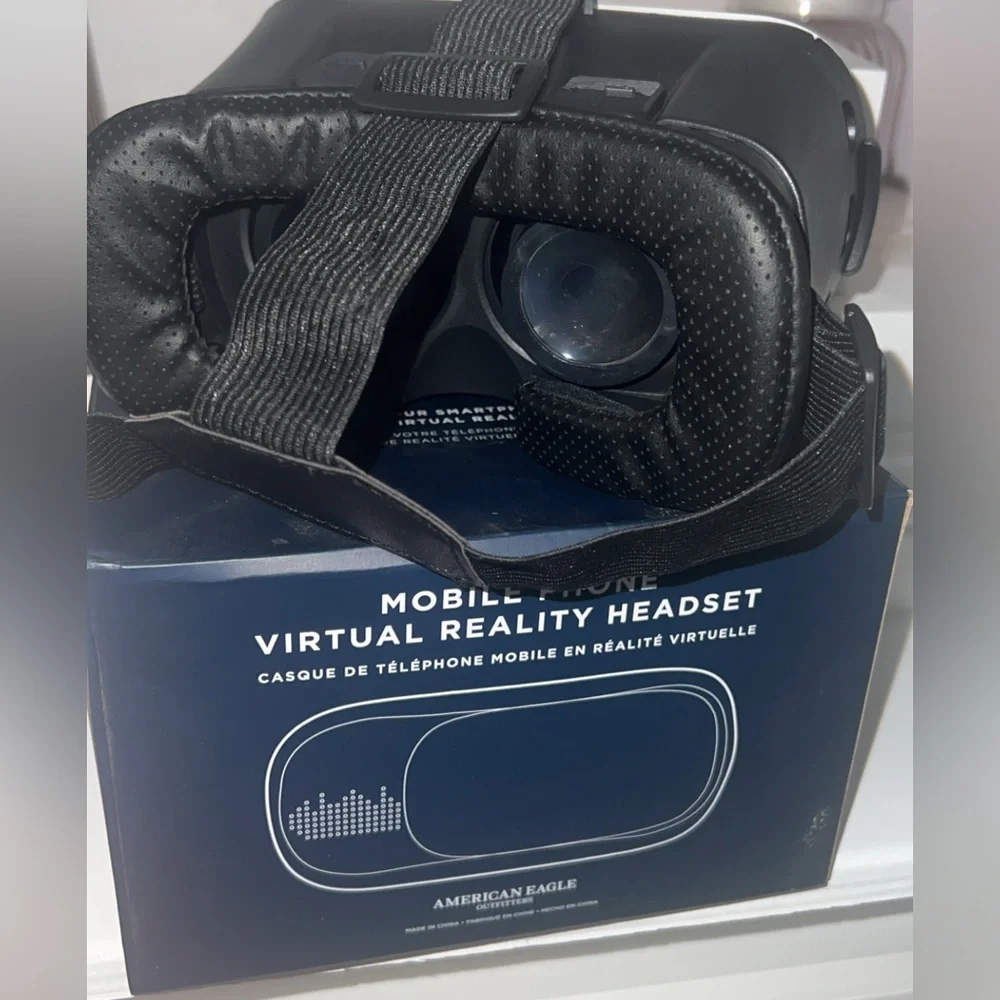 American Eagle Outfitters VR Headset in White and Black