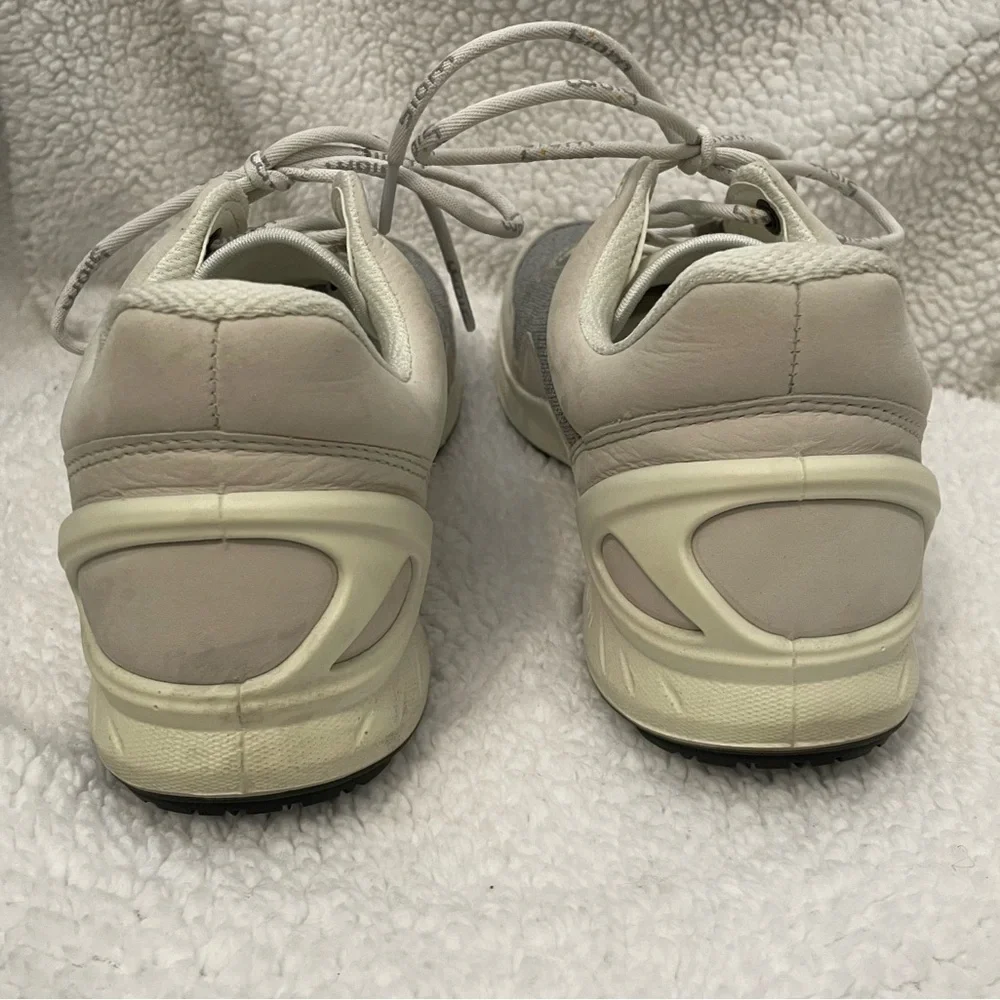 Ecco Biom Fjuel Perforated Athletic Sneaker Women's 41/10 US Gray Ivory