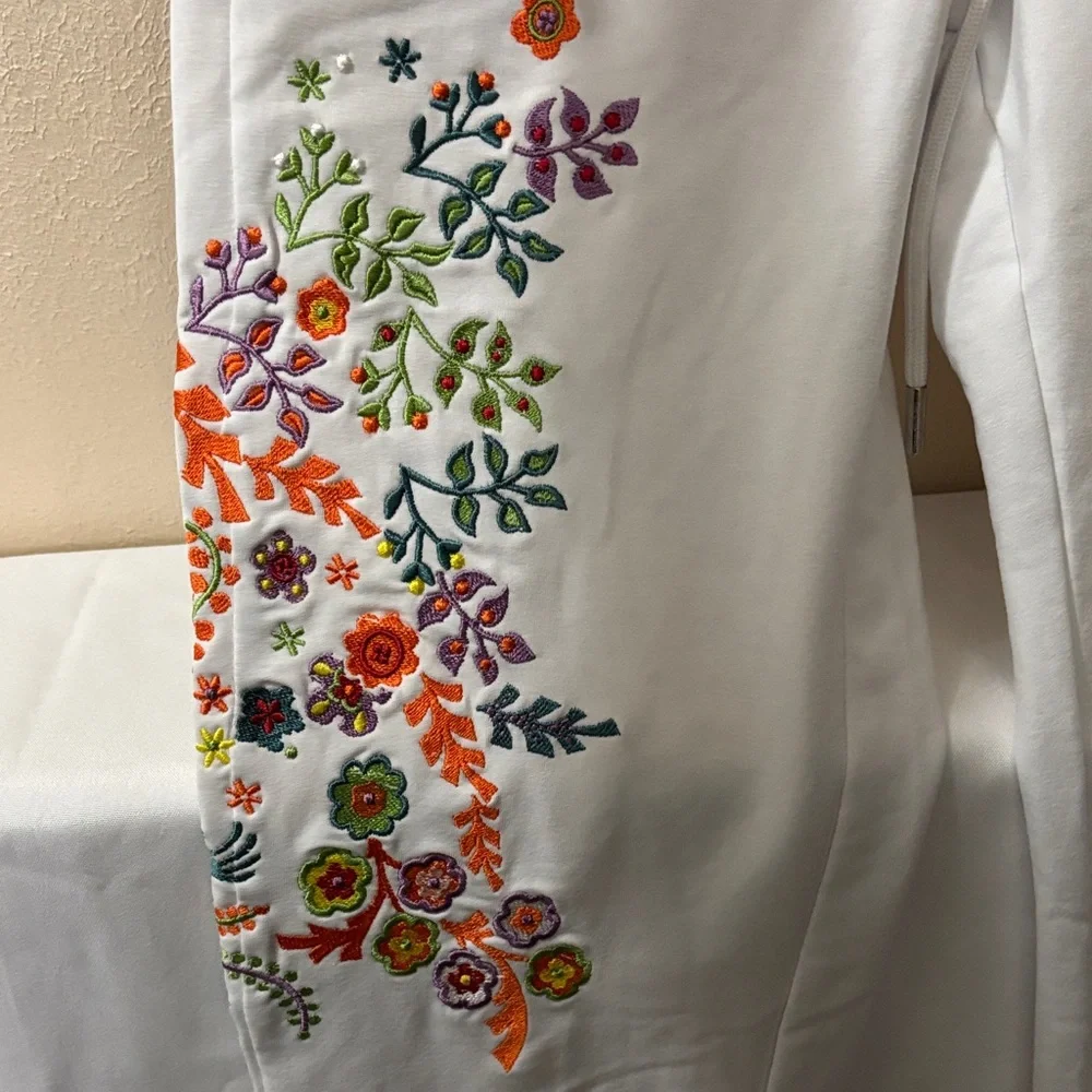 Wynn Elegant White Floral Joggers Size S
