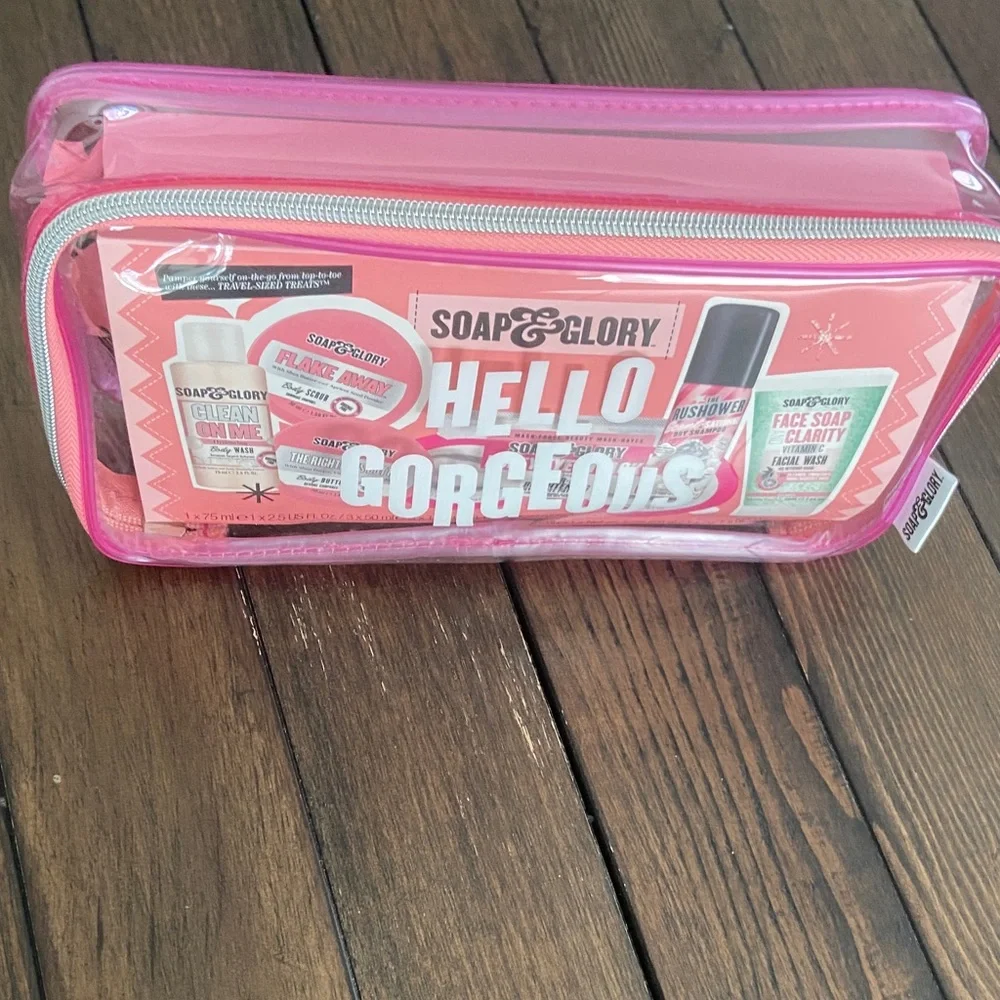 Soap & Glory Hello Gorgeous Pink Body Wash Set
