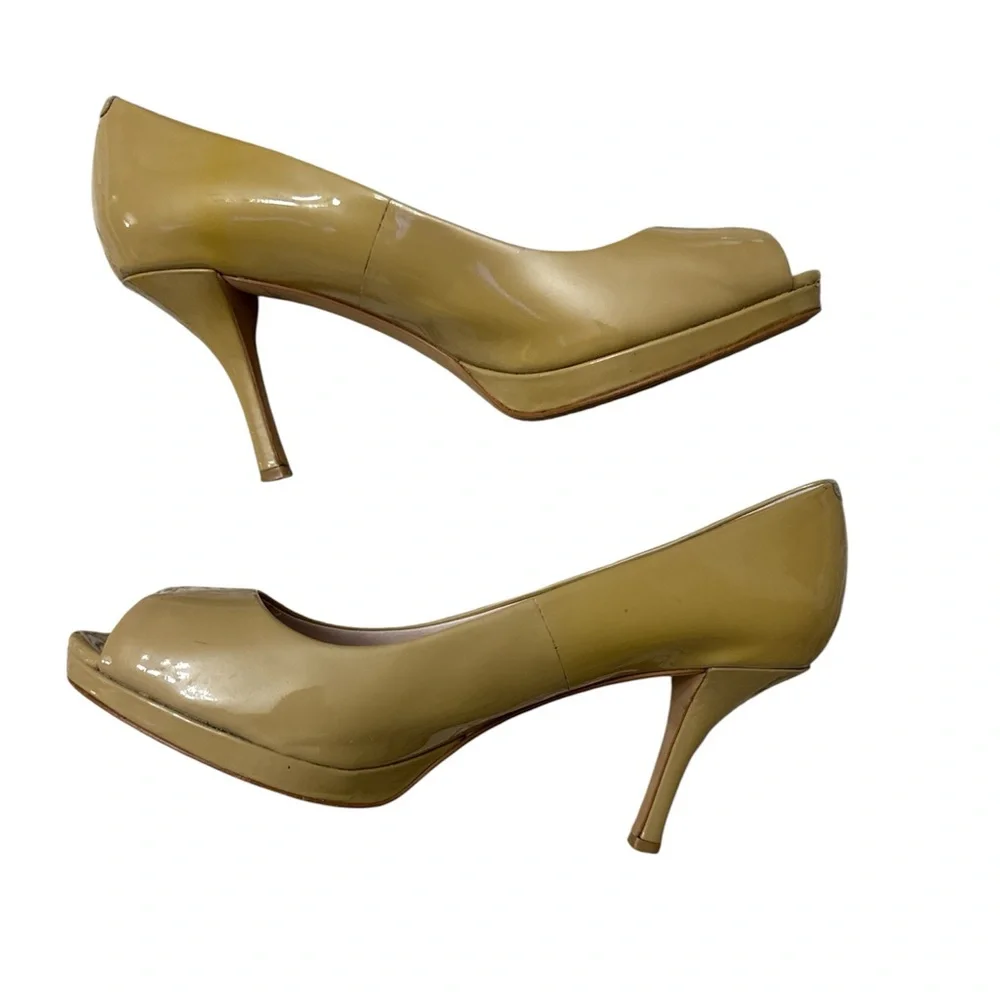 Vince Camuto out tan