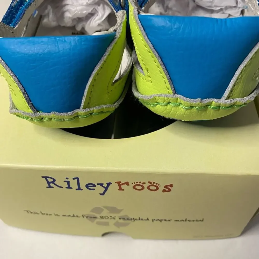 Riley Roos new box