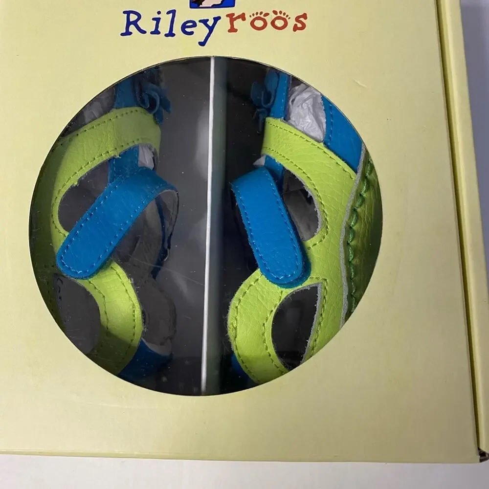 Riley Roos new box