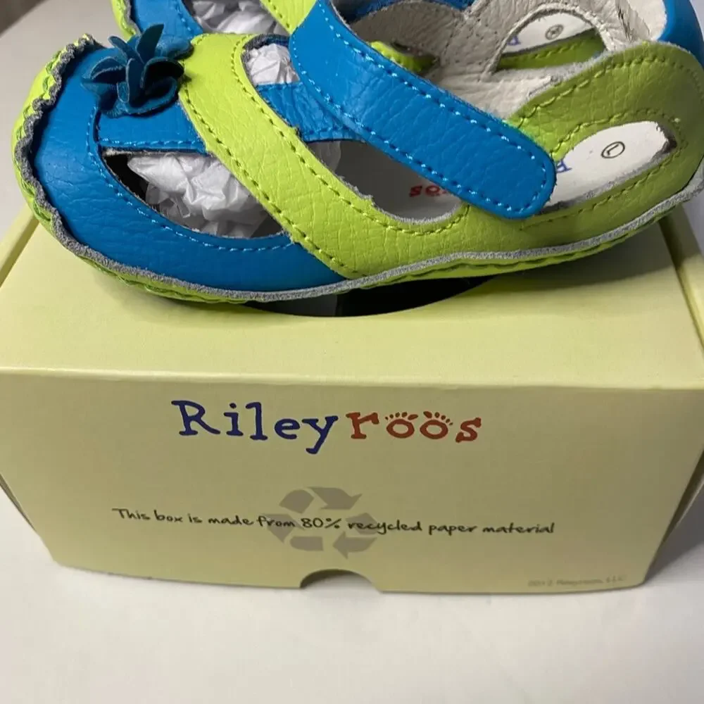 Riley Roos new box
