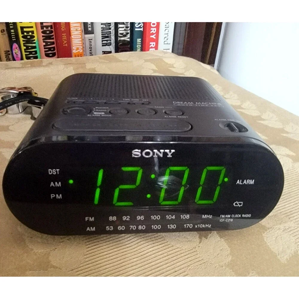 Sony Dream Machine Alarm Clock Radio Am FM Black Vintage NICE! Works Great 1980s