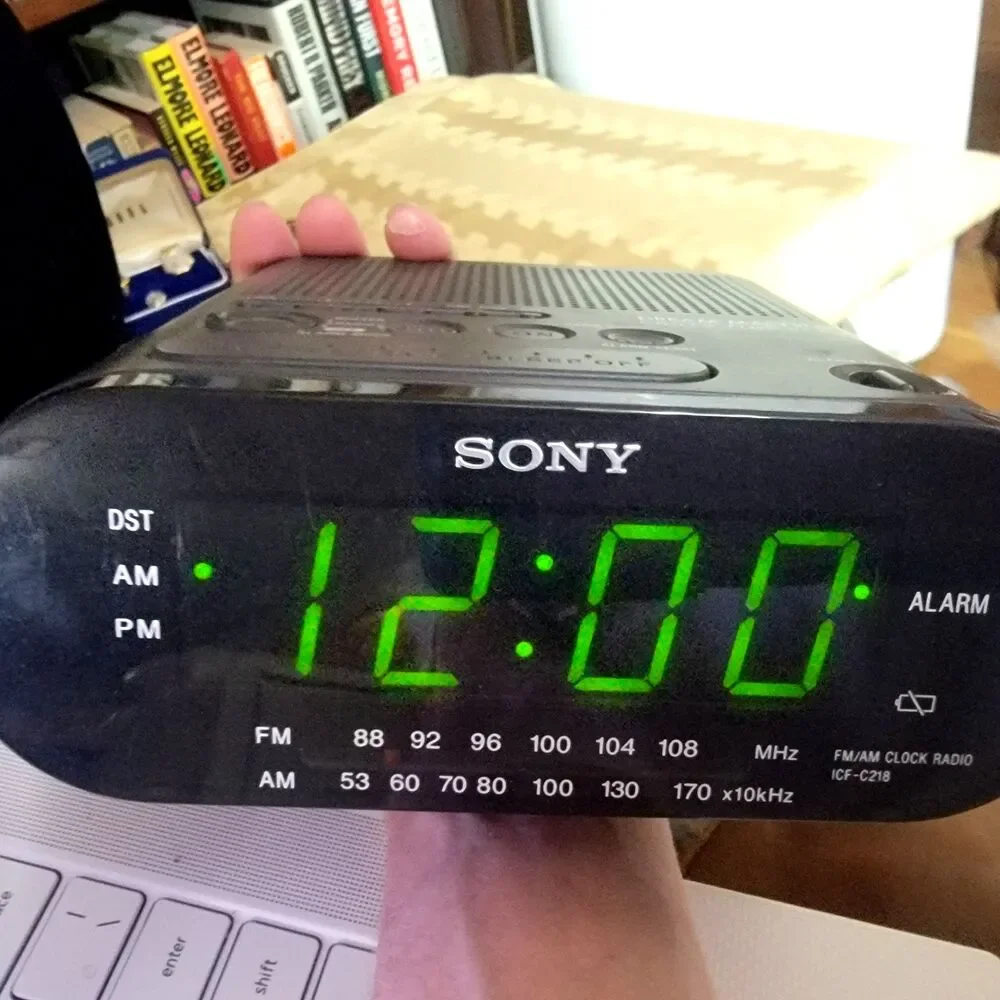 Sony Dream Machine Alarm Clock Radio Am FM Black Vintage NICE! Works Great 1980s