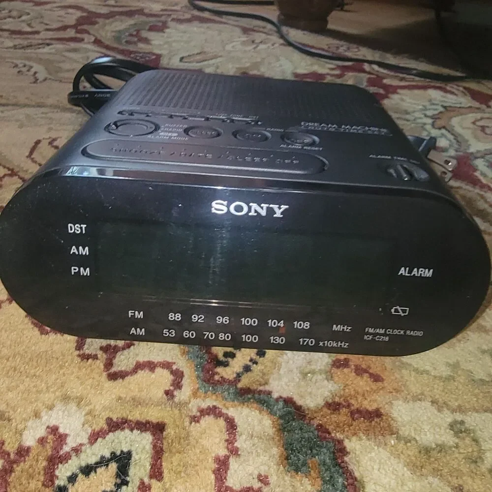 Sony Dream Machine Alarm Clock Radio Am FM Black Vintage NICE! Works Great 1980s