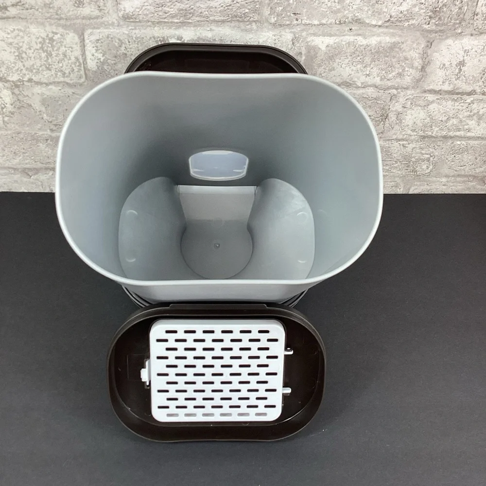 Whisker City automatic pet