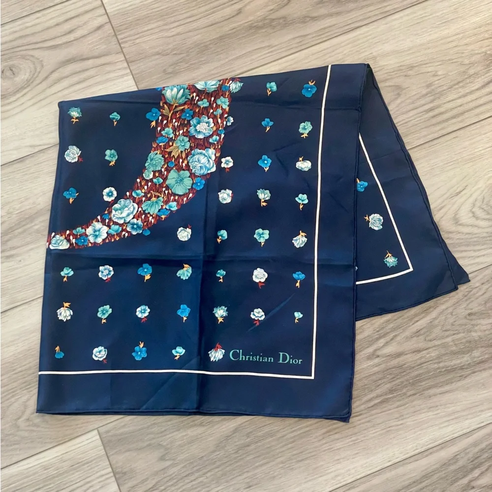 Dior vintage blue shape