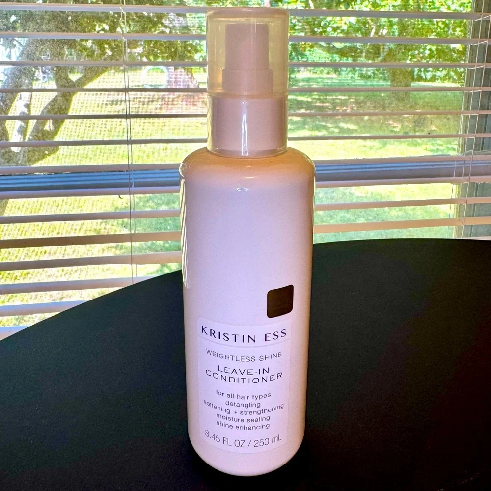 Leave-In Conditioner Weightless Shine _ 250ml / 8.45 fl oz