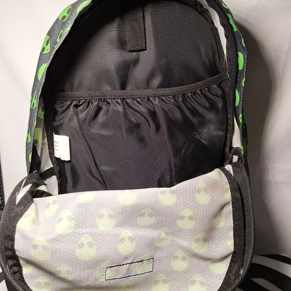 Vibedration Hydration Backpack - Aliens w/o bladder (midsize) - Used