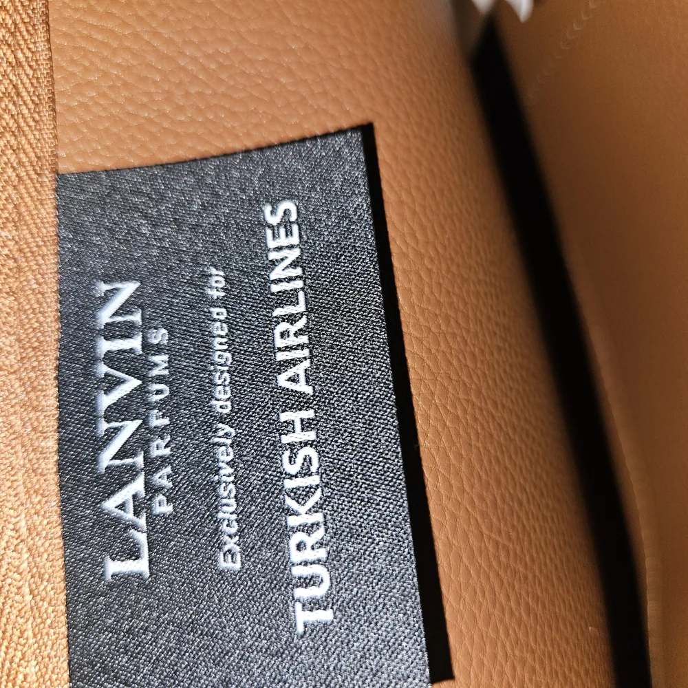 Lanvin note modern only