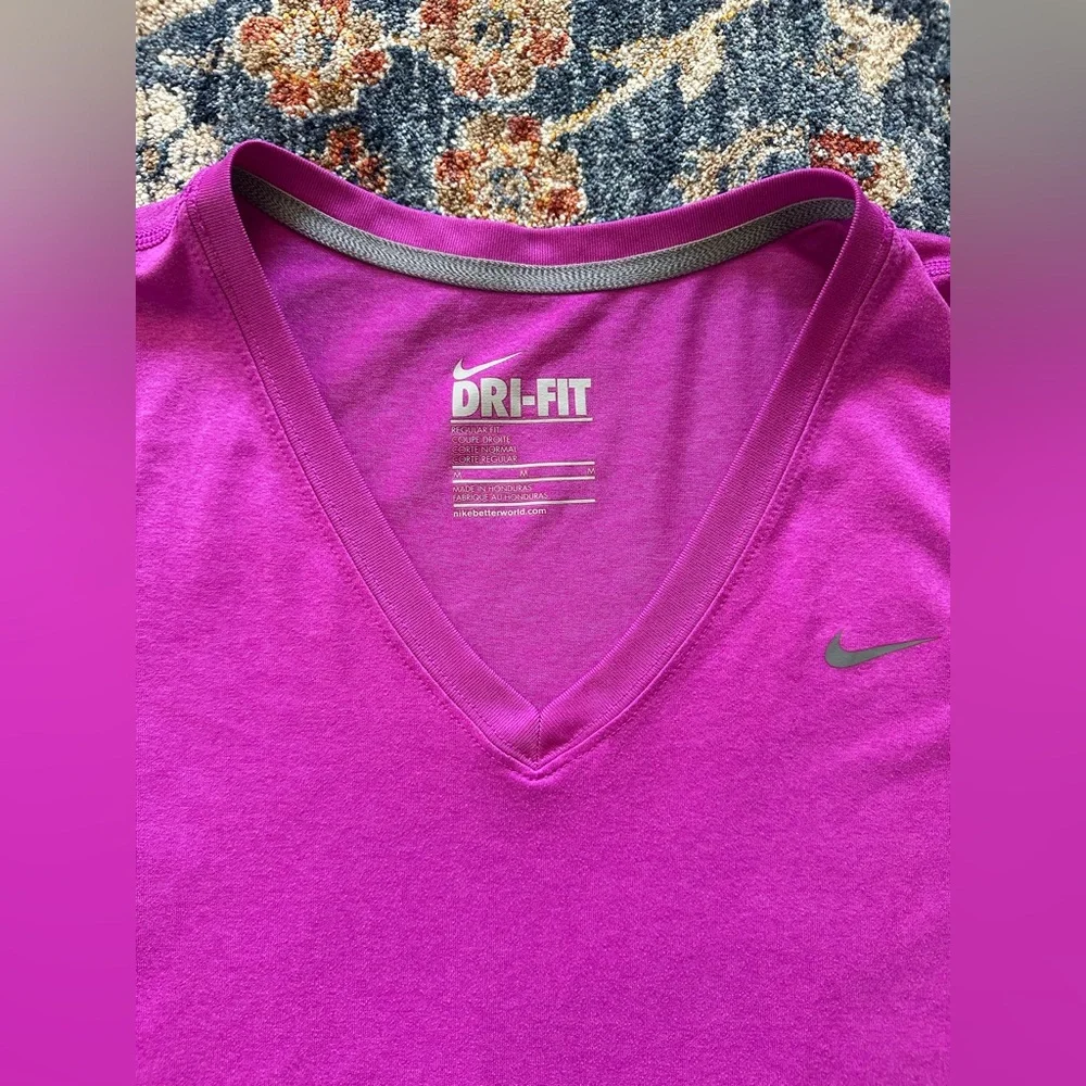 Nike dri fit regular fit v neck short sleeve tops lot of 2