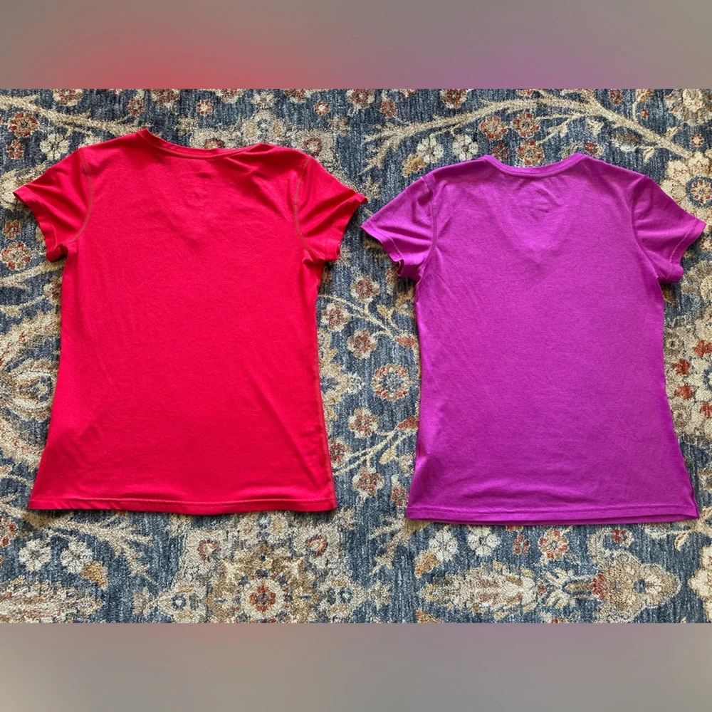 Nike dri fit regular fit v neck short sleeve tops lot of 2