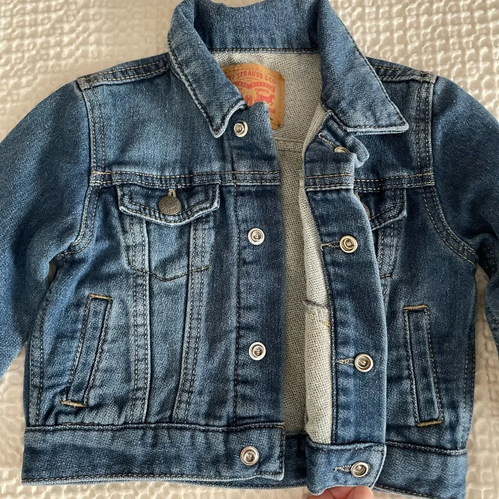 Levis button closures size
