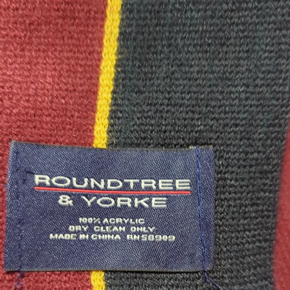 Roundtree & Yorke elegant scarf