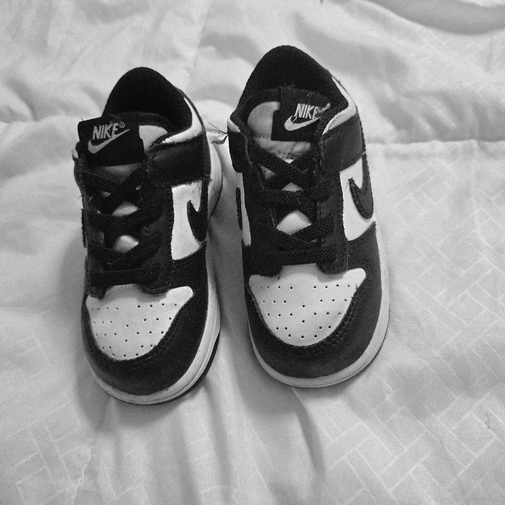 Nike Dunk LowBaby/Toddler Black and White Sneakers Size 7C