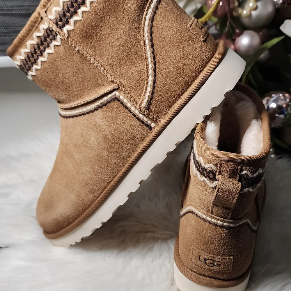 UGG classic mini