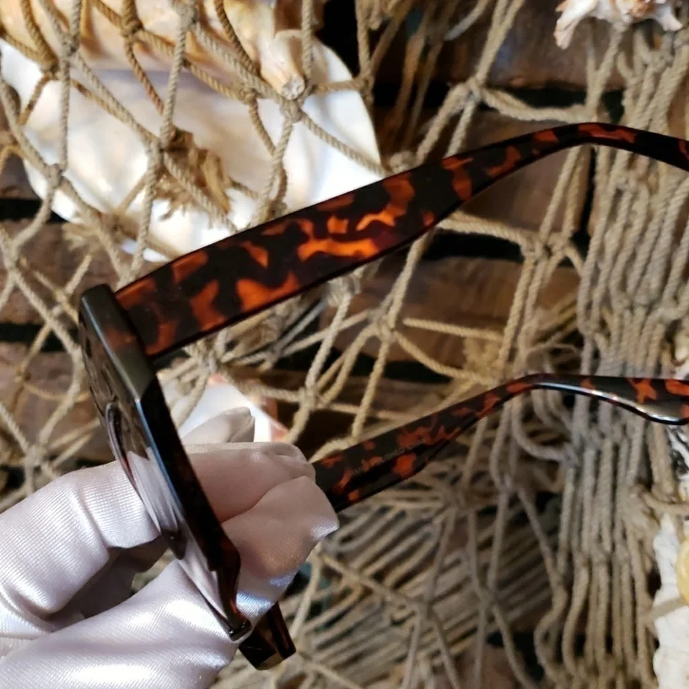 𝅺FASHION sunglasses.