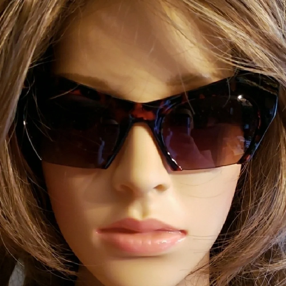 𝅺FASHION sunglasses.