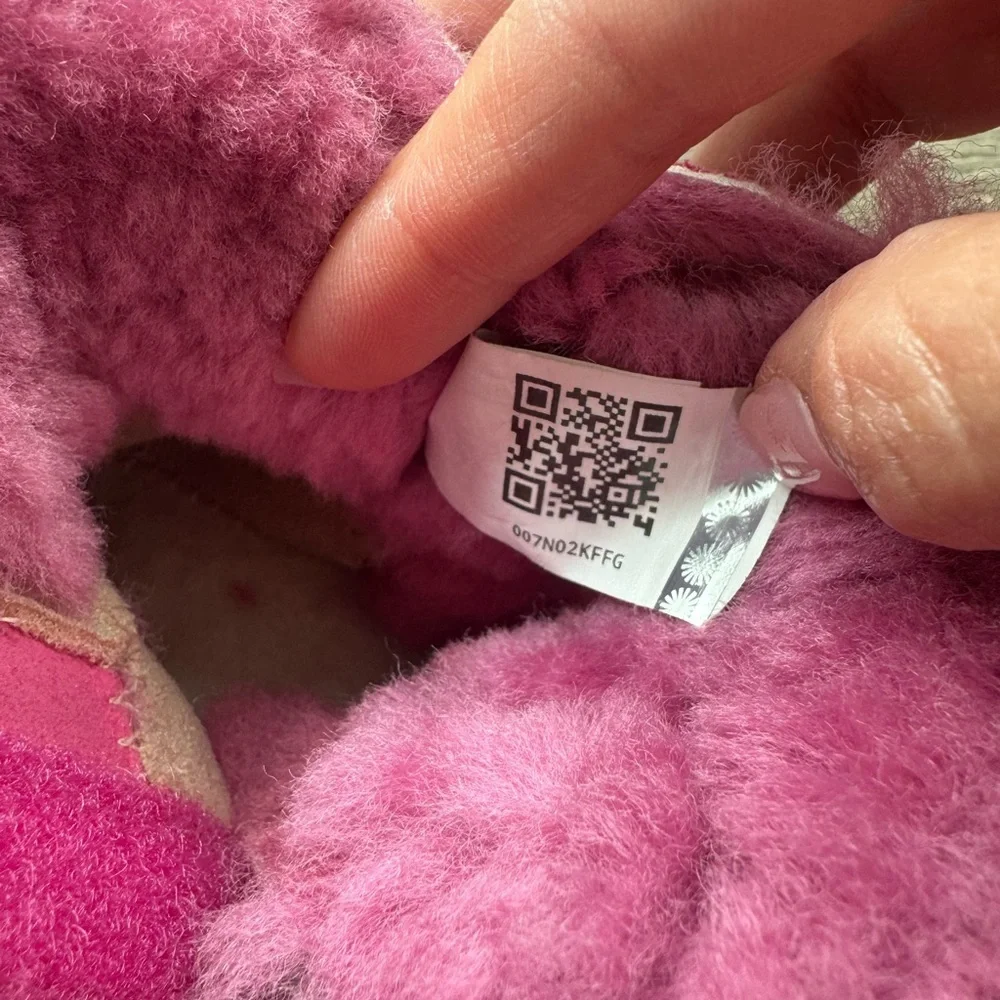 UGG stylish pink