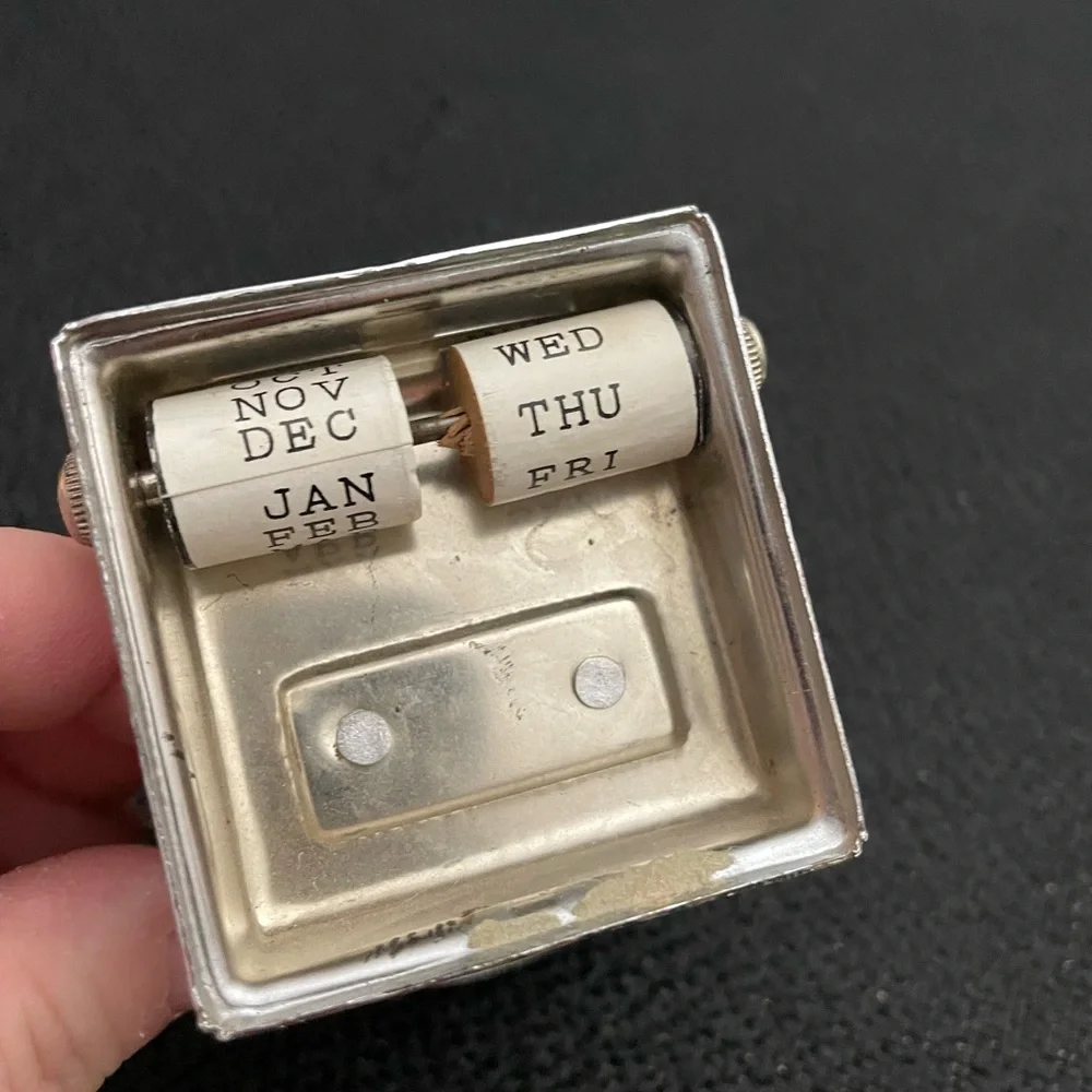 Vintage metal perpetual