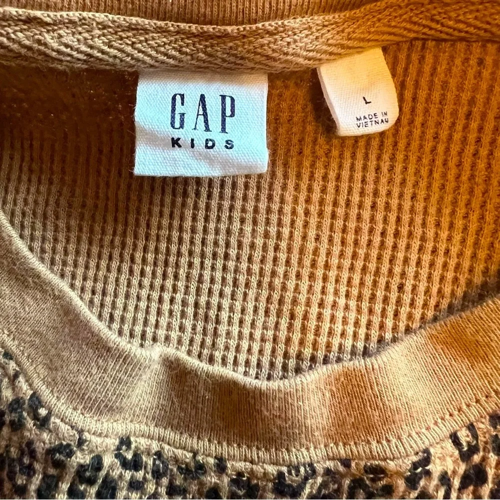 GAP Leopard Print Tan Waffle Long Sleeve Top