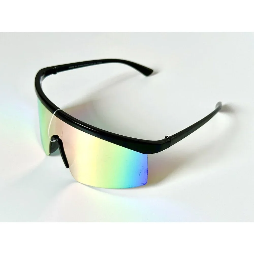Hang Ten accessory feature provides