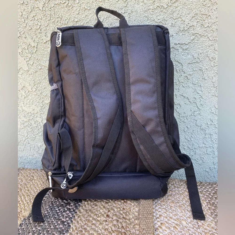 Mobile Dog Gear travel style