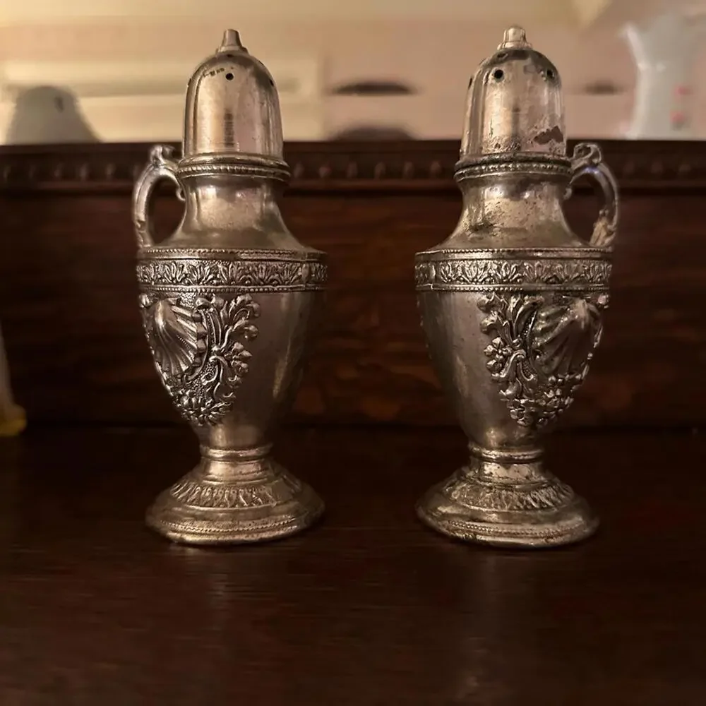 Vintage Goldisco Japan Silver-Plated Salt and Pepper Shakers Ornate Shell Design