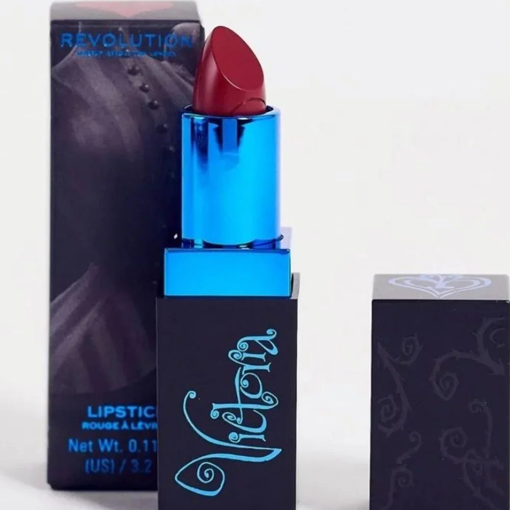 Makeup Revolution color victoria