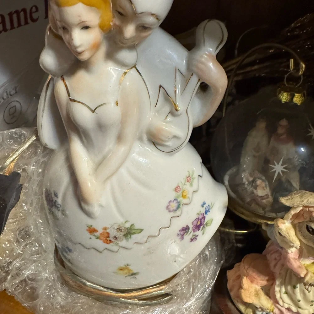 Vintage oil diffuser. Plug in