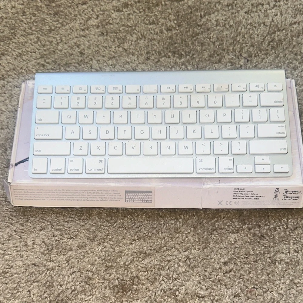 Apple Wireless White Keyboard