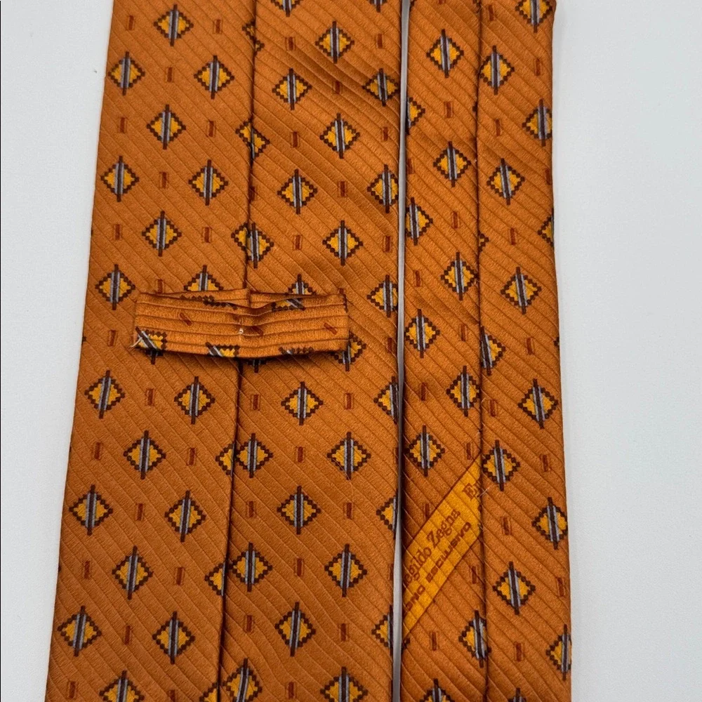 Ermenegildo Zegna neck brown its