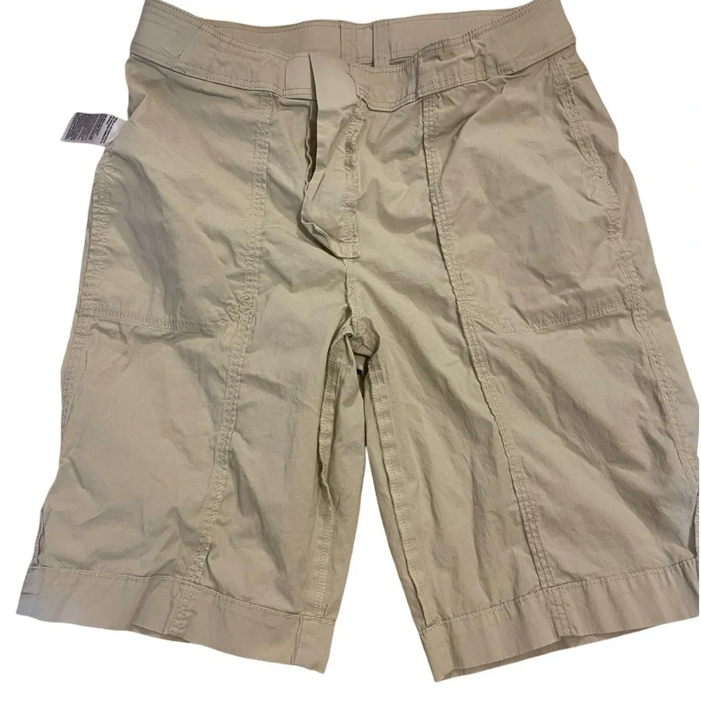 Chico’s Light Tan Bermuda Shorts Size Small/4 (Chico’s Size 0)