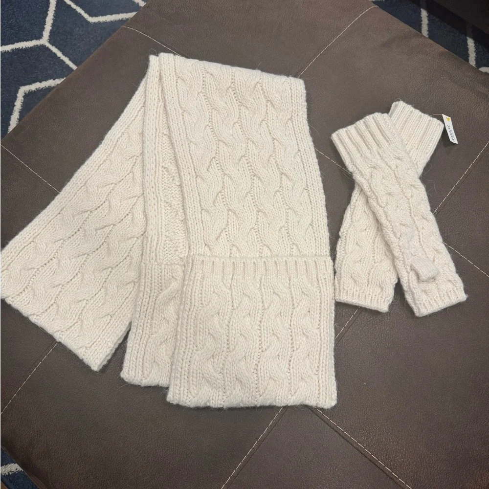 NWT Kate Spade Saturday Cable Knit Scarf and Fingerless Glove Set