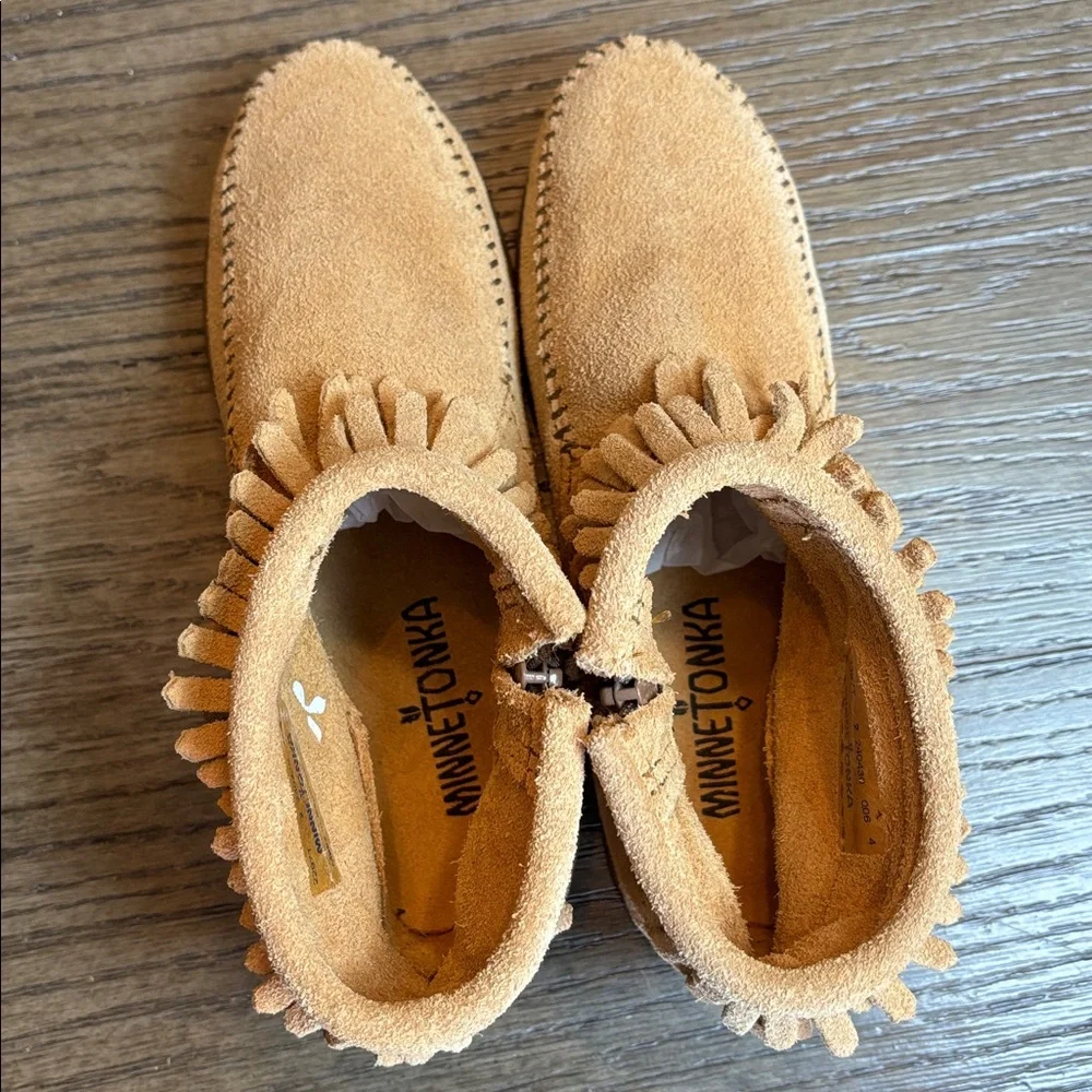 Minnetonka side detail