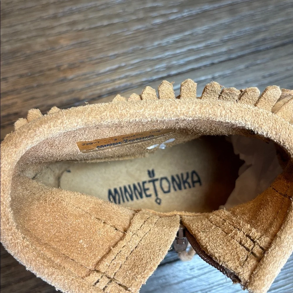 Minnetonka size 9”