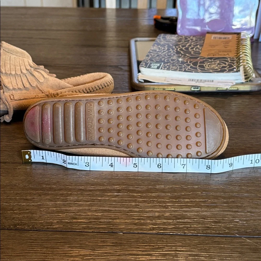 Minnetonka side moccasins 9”
