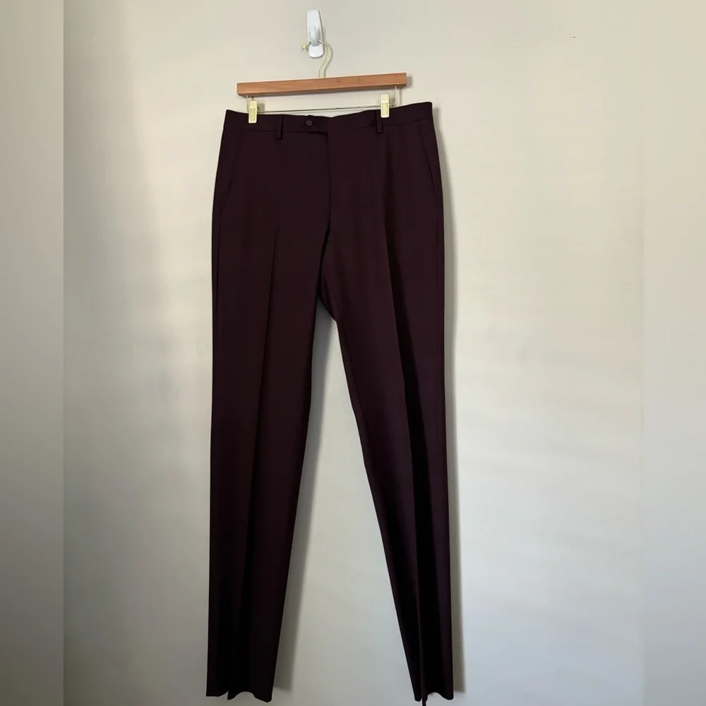 Egara Wine Houndstooth Tailored Slim Fit Suit