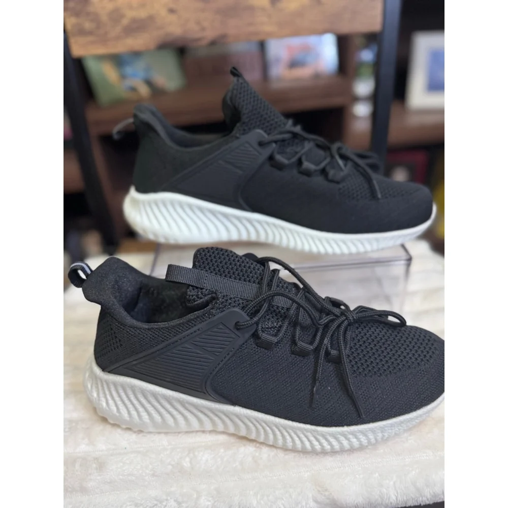 Women's Unbranded Black & White Athletic Sneakers US 10